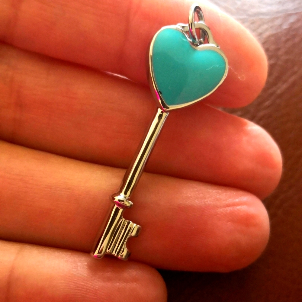 New 💕❤️ Pendant blue  key 🗝️